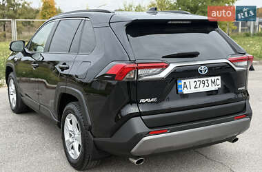 Внедорожник / Кроссовер Toyota RAV4 2021 в 