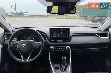 Внедорожник / Кроссовер Toyota RAV4 2021 в 