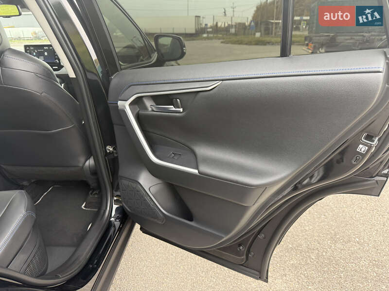 Позашляховик / Кросовер Toyota RAV4 2021 в Києві фото 20 Позашляховик / Кросовер Toyota RAV4 2021 в Києві