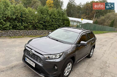 Внедорожник / Кроссовер Toyota RAV4 2019 в 