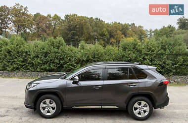 Внедорожник / Кроссовер Toyota RAV4 2019 в 