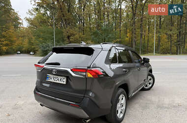 Внедорожник / Кроссовер Toyota RAV4 2019 в 