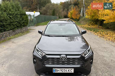 Внедорожник / Кроссовер Toyota RAV4 2019 в 