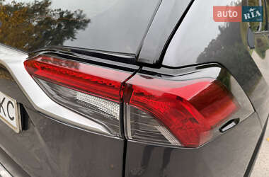 Внедорожник / Кроссовер Toyota RAV4 2019 в 