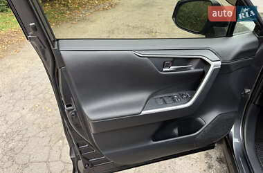 Внедорожник / Кроссовер Toyota RAV4 2019 в 