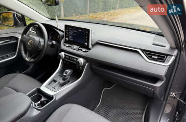 Внедорожник / Кроссовер Toyota RAV4 2019 в 