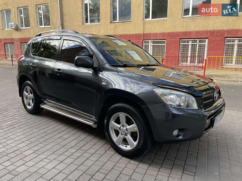 Позашляховик / Кросовер Toyota RAV4 2010 в 