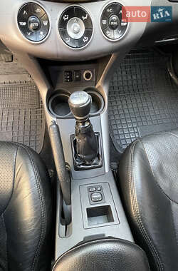 Позашляховик / Кросовер Toyota RAV4 2010 в 