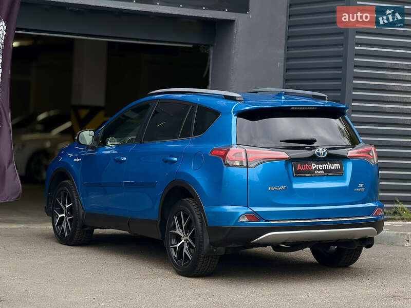 Внедорожник / Кроссовер Toyota RAV4 2017 в Харькове