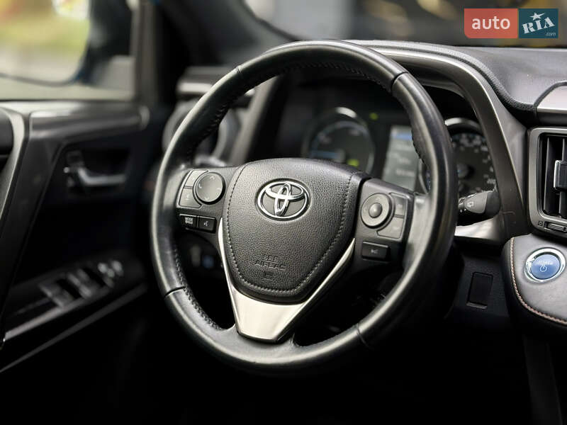 Внедорожник / Кроссовер Toyota RAV4 2017 в Харькове