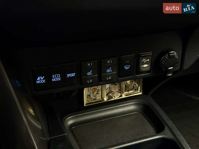 Внедорожник / Кроссовер Toyota RAV4 2017 в Харькове