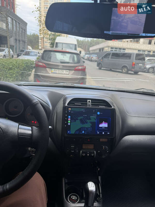 Внедорожник / Кроссовер Toyota RAV4 2004 в Киеве