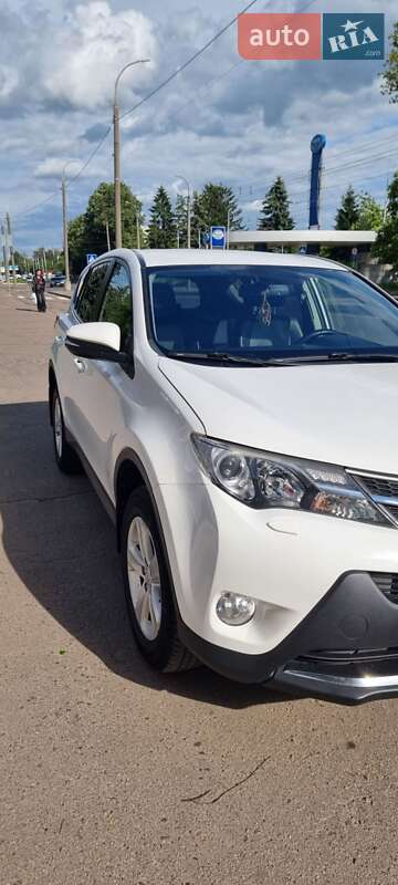 Позашляховик / Кросовер Toyota RAV4 2014 в Рівному