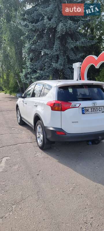 Позашляховик / Кросовер Toyota RAV4 2014 в Рівному