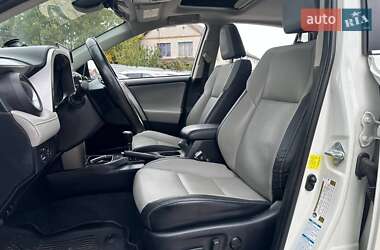Внедорожник / Кроссовер Toyota RAV4 2017 в 