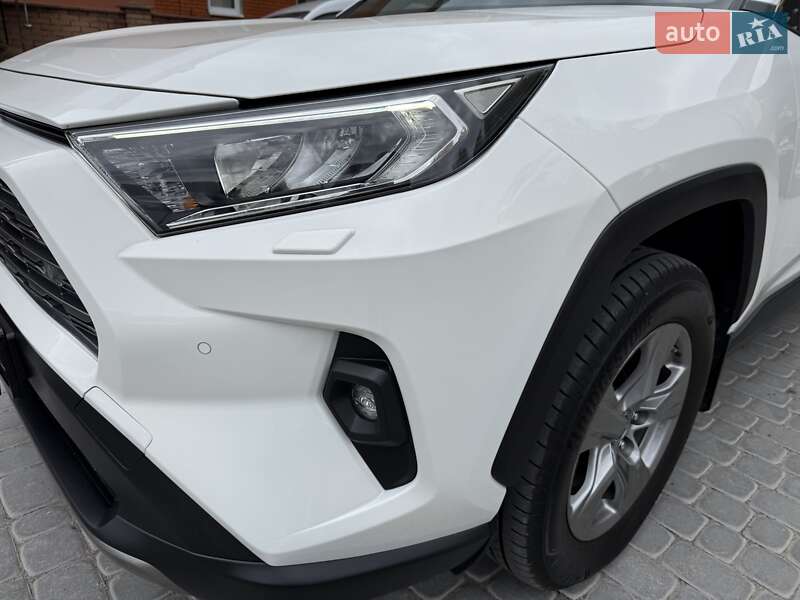 Внедорожник / Кроссовер Toyota RAV4 2023 в Виннице