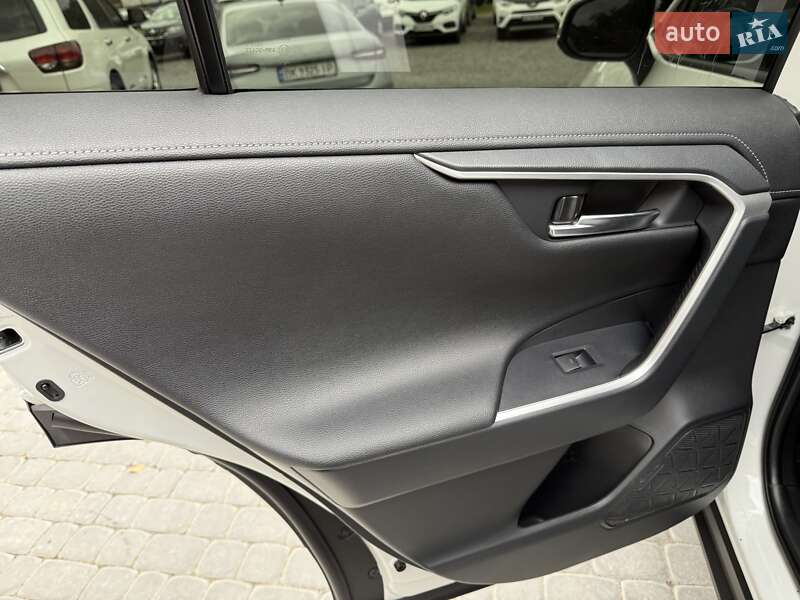 Внедорожник / Кроссовер Toyota RAV4 2023 в Виннице