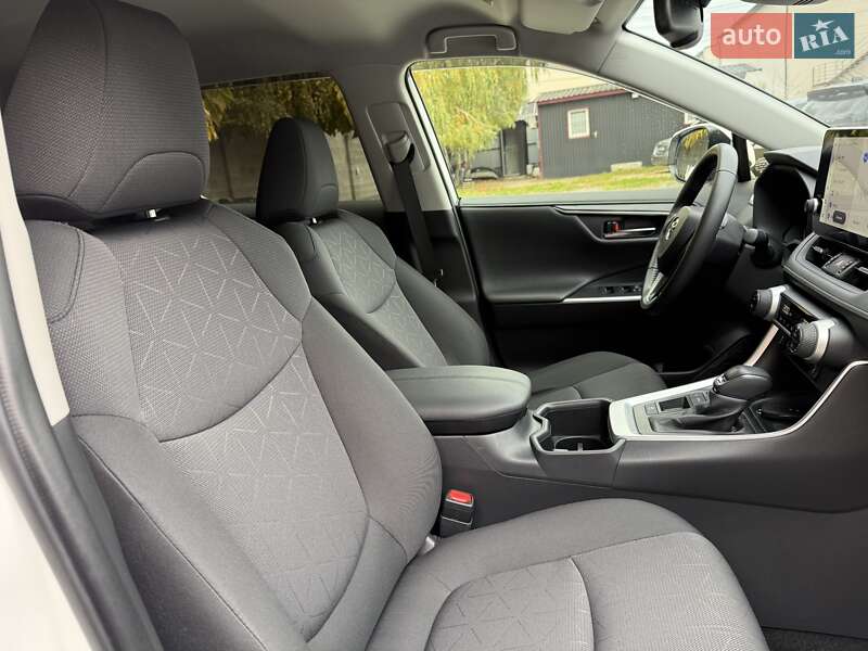 Внедорожник / Кроссовер Toyota RAV4 2023 в Виннице