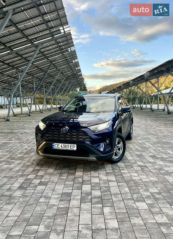 Позашляховик / Кросовер Toyota RAV4 2022 в 