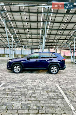 Позашляховик / Кросовер Toyota RAV4 2022 в 