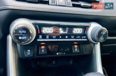 Позашляховик / Кросовер Toyota RAV4 2022 в 