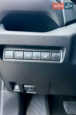 Позашляховик / Кросовер Toyota RAV4 2022 в 