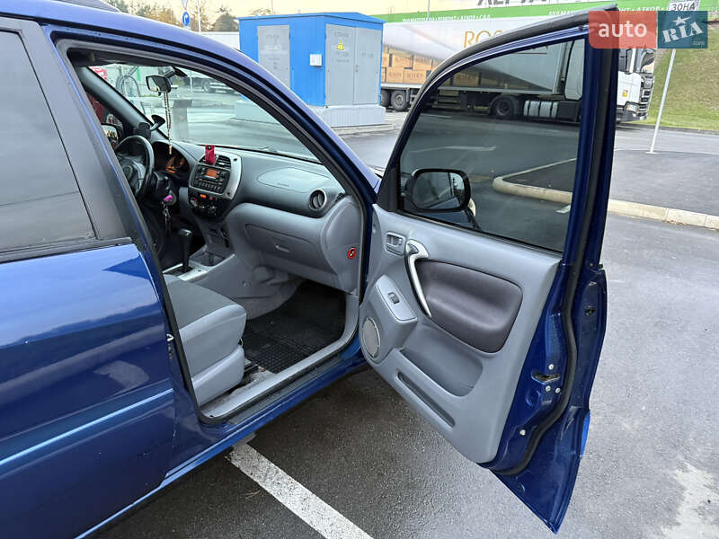 Внедорожник / Кроссовер Toyota RAV4 2002 в Киеве