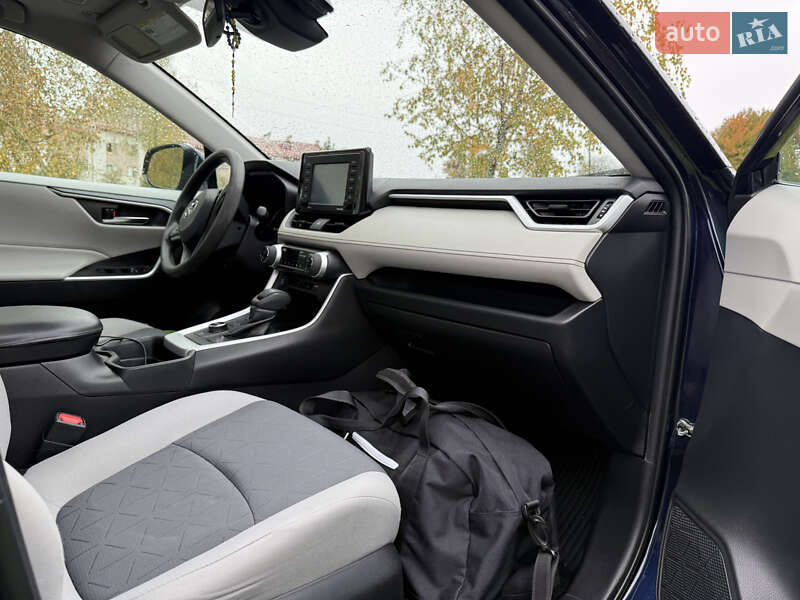 Позашляховик / Кросовер Toyota RAV4 2019 в Львові фото 4 Позашляховик / Кросовер Toyota RAV4 2019 в Львові