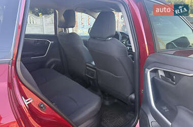 Внедорожник / Кроссовер Toyota RAV4 2021 в 