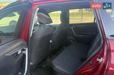Внедорожник / Кроссовер Toyota RAV4 2021 в 