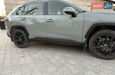 Внедорожник / Кроссовер Toyota RAV4 2021 в 