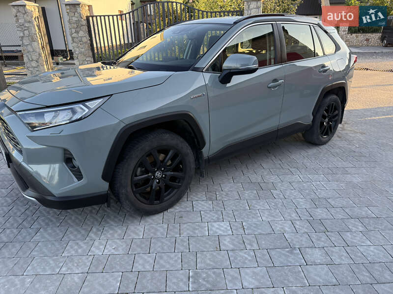 Внедорожник / Кроссовер Toyota RAV4 2021 в Тернополе