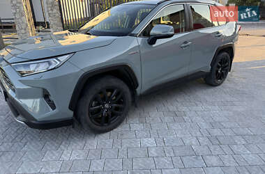 Внедорожник / Кроссовер Toyota RAV4 2021 в 