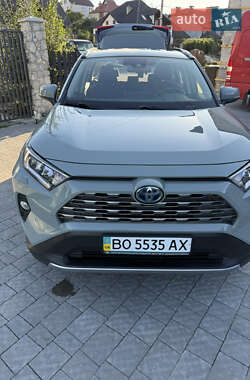 Внедорожник / Кроссовер Toyota RAV4 2021 в 