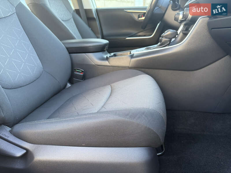 Внедорожник / Кроссовер Toyota RAV4 2021 в Тернополе