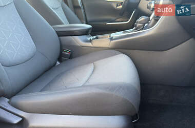 Внедорожник / Кроссовер Toyota RAV4 2021 в 