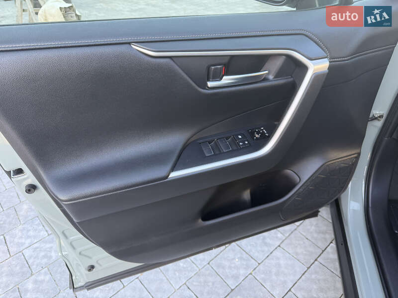 Внедорожник / Кроссовер Toyota RAV4 2021 в Тернополе