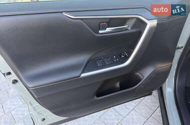 Внедорожник / Кроссовер Toyota RAV4 2021 в 