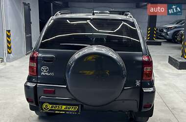 Внедорожник / Кроссовер Toyota RAV4 2005 в 