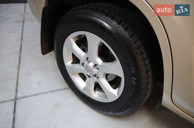 Внедорожник / Кроссовер Toyota RAV4 2011 в 
