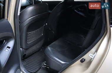 Внедорожник / Кроссовер Toyota RAV4 2011 в 