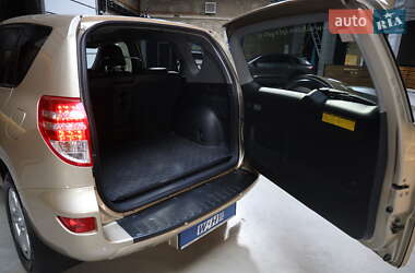 Внедорожник / Кроссовер Toyota RAV4 2011 в 