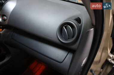 Внедорожник / Кроссовер Toyota RAV4 2011 в 