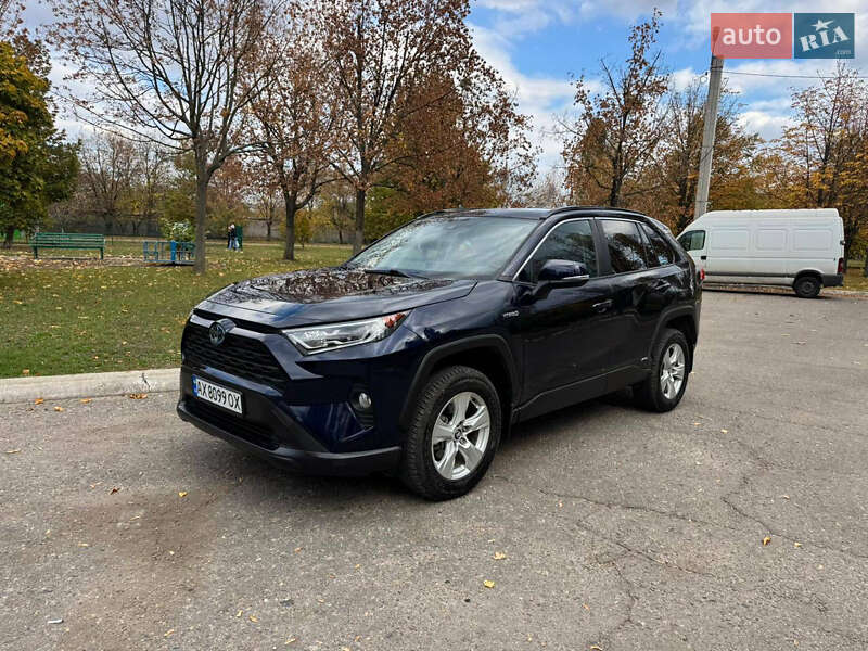 Позашляховик / Кросовер Toyota RAV4 2020 в Харкові