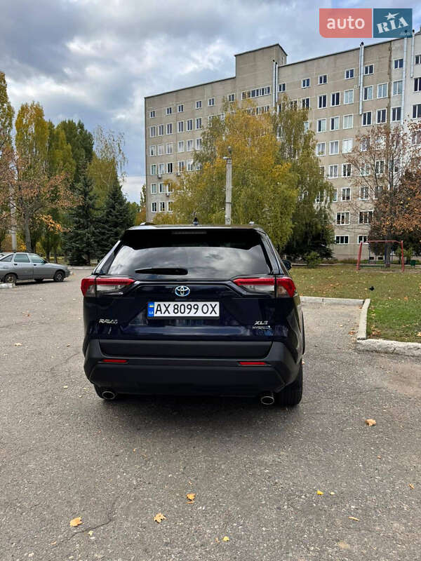 Позашляховик / Кросовер Toyota RAV4 2020 в Харкові