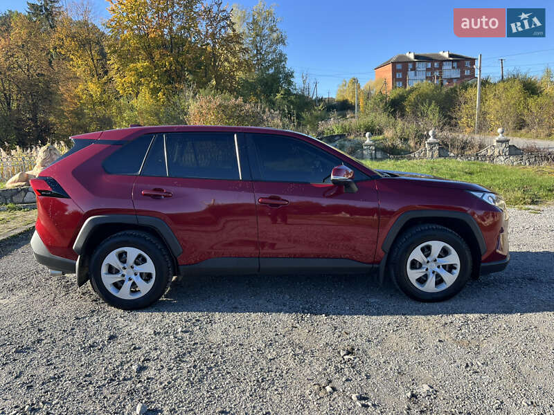 Внедорожник / Кроссовер Toyota RAV4 2020 в Софиевской Борщаговке