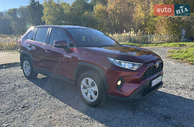 Внедорожник / Кроссовер Toyota RAV4 2020 в Софиевской Борщаговке