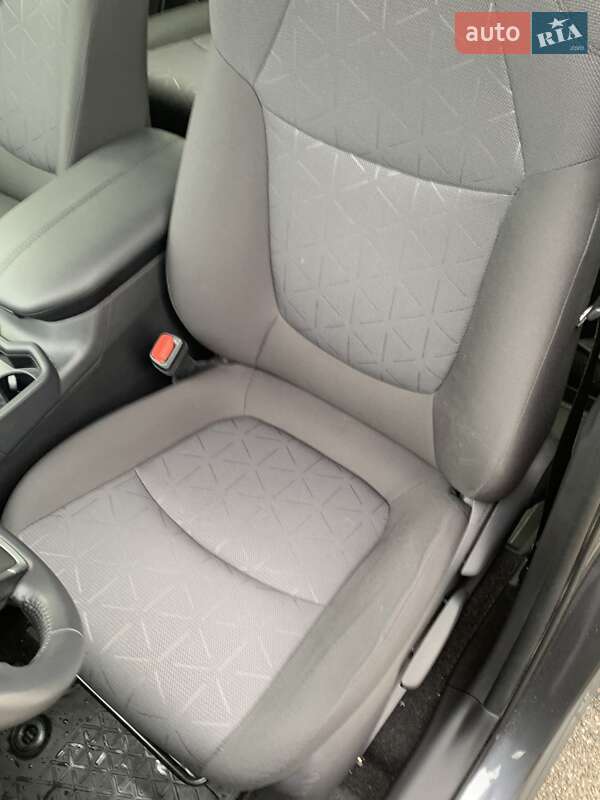 Внедорожник / Кроссовер Toyota RAV4 2020 в Киеве