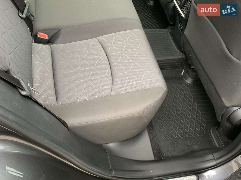 Внедорожник / Кроссовер Toyota RAV4 2020 в Киеве