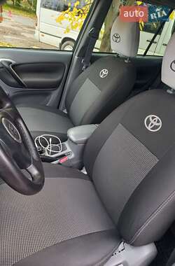 Внедорожник / Кроссовер Toyota RAV4 2001 в Виннице